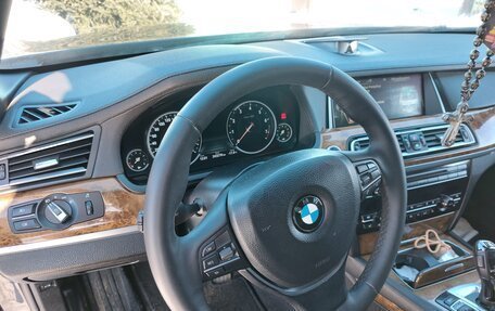 BMW 7 серия, 2013 год, 2 400 000 рублей, 17 фотография