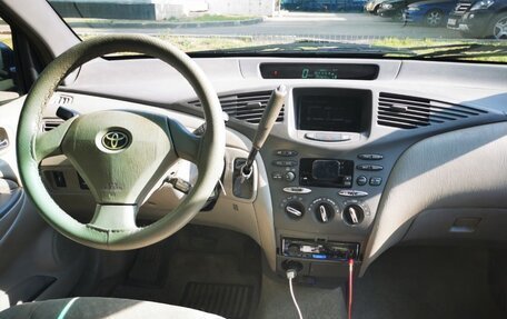 Toyota Prius IV XW50, 2002 год, 325 000 рублей, 13 фотография