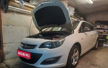 Opel Astra J, 2013 год, 1 050 000 рублей, 24 фотография