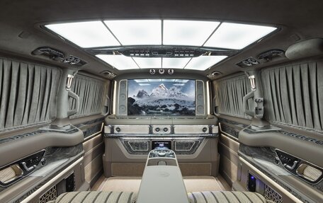 Mercedes-Benz V-Класс, 2023 год, 42 000 000 рублей, 2 фотография