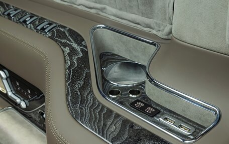 Mercedes-Benz V-Класс, 2023 год, 42 000 000 рублей, 34 фотография
