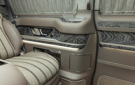 Mercedes-Benz V-Класс, 2023 год, 42 000 000 рублей, 38 фотография