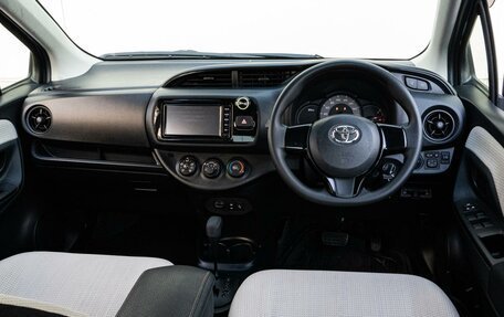 Toyota Vitz, 2018 год, 1 270 000 рублей, 6 фотография
