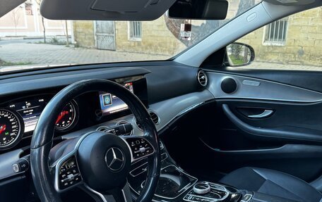 Mercedes-Benz E-Класс, 2019 год, 3 250 000 рублей, 5 фотография