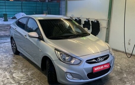 Hyundai Solaris II рестайлинг, 2012 год, 880 000 рублей, 1 фотография