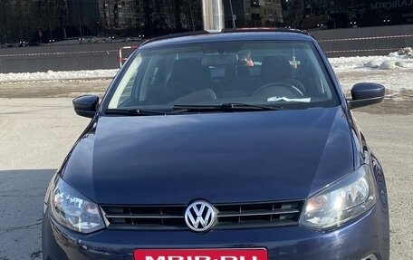 Volkswagen Polo VI (EU Market), 2011 год, 1 050 000 рублей, 2 фотография