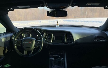 Dodge Challenger III рестайлинг 2, 2017 год, 3 490 000 рублей, 5 фотография