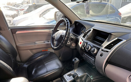 Mitsubishi Pajero Sport II рестайлинг, 2013 год, 1 999 900 рублей, 2 фотография