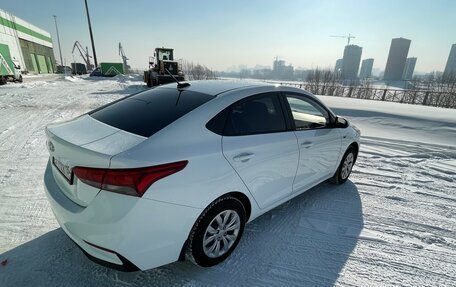 Hyundai Solaris II рестайлинг, 2017 год, 1 100 000 рублей, 3 фотография