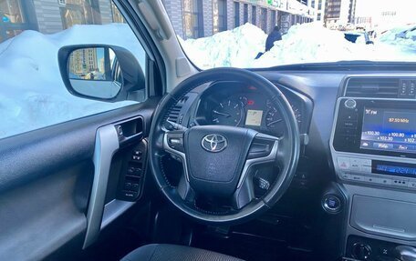 Toyota Land Cruiser Prado 150 рестайлинг 2, 2017 год, 3 590 000 рублей, 9 фотография