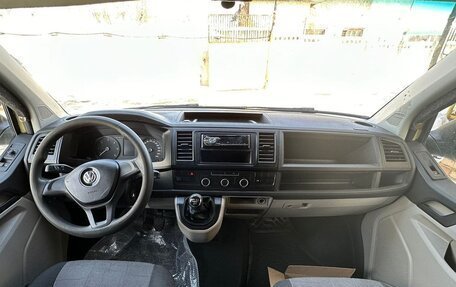 Volkswagen Transporter T6 рестайлинг, 2016 год, 1 490 000 рублей, 10 фотография