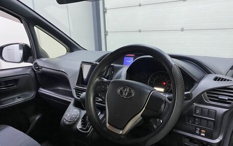 Toyota Voxy III, 2020 год, 2 499 000 рублей, 7 фотография