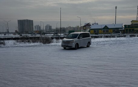 Toyota Noah III, 2009 год, 1 499 999 рублей, 5 фотография