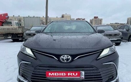 Toyota Camry, 2022 год, 3 889 000 рублей, 2 фотография