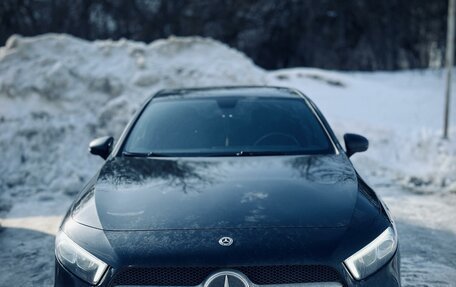 Mercedes-Benz A-Класс, 2019 год, 2 655 000 рублей, 2 фотография