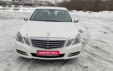 Mercedes-Benz E-Класс, 2012 год, 1 500 000 рублей, 3 фотография