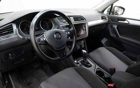 Volkswagen Tiguan II, 2019 год, 2 265 000 рублей, 10 фотография