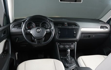 Volkswagen Tiguan II, 2019 год, 2 999 000 рублей, 6 фотография