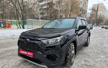 Toyota RAV4, 2021 год, 2 600 000 рублей, 5 фотография