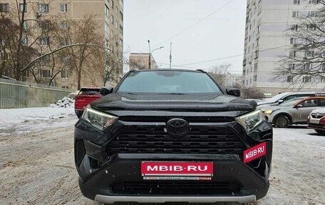 Toyota RAV4, 2021 год, 2 600 000 рублей, 2 фотография