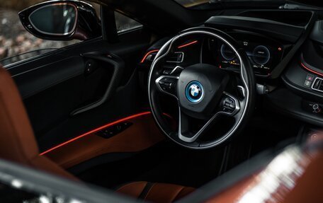 BMW i8 I рестайлинг, 2018 год, 14 фотография