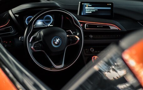 BMW i8 I рестайлинг, 2018 год, 17 фотография