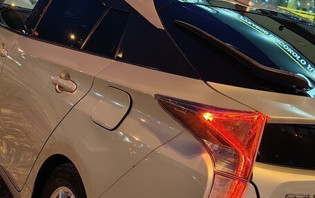 Toyota Prius IV XW50, 2016 год, 1 630 000 рублей, 2 фотография