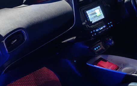 Toyota Prius IV XW50, 2016 год, 1 630 000 рублей, 7 фотография