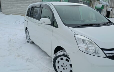 Toyota ISis I, 2013 год, 1 650 000 рублей, 11 фотография
