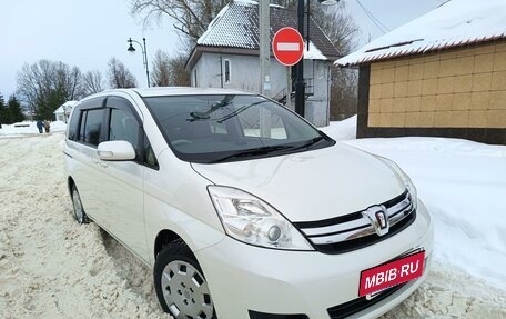 Toyota ISis I, 2013 год, 1 650 000 рублей, 2 фотография