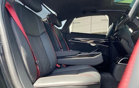 Audi S8, 2022 год, 21 999 000 рублей, 9 фотография