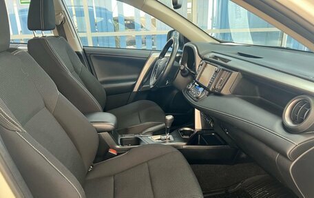 Toyota RAV4, 2017 год, 2 850 000 рублей, 10 фотография