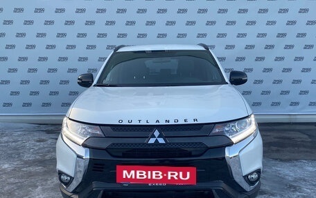 Mitsubishi Outlander III рестайлинг 3, 2020 год, 2 935 000 рублей, 3 фотография