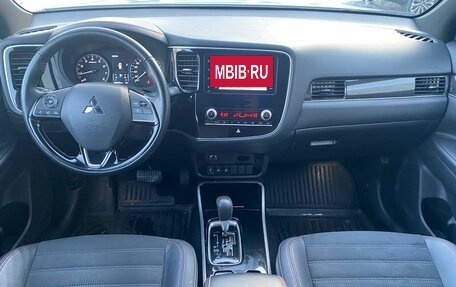 Mitsubishi Outlander III рестайлинг 3, 2020 год, 2 935 000 рублей, 9 фотография