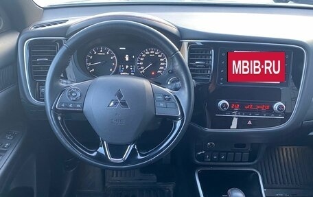 Mitsubishi Outlander III рестайлинг 3, 2020 год, 2 935 000 рублей, 13 фотография