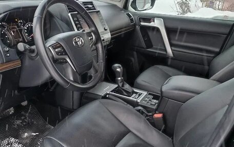 Toyota Land Cruiser Prado 150 рестайлинг 2, 2022 год, 5 800 000 рублей, 5 фотография