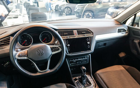 Volkswagen Tiguan II, 2021 год, 3 107 444 рублей, 9 фотография