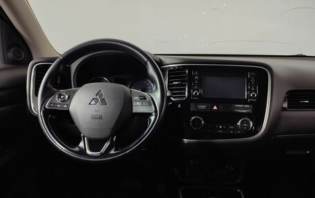 Mitsubishi Outlander III рестайлинг 3, 2017 год, 2 149 000 рублей, 10 фотография