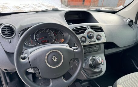 Renault Kangoo II рестайлинг, 2012 год, 1 300 000 рублей, 17 фотография