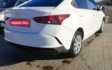 Hyundai Solaris II рестайлинг, 2021 год, 2 100 000 рублей, 4 фотография