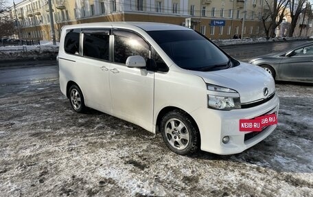 Toyota Voxy II, 2010 год, 1 450 000 рублей, 3 фотография