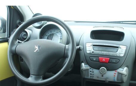 Peugeot 107 I рестайлинг, 2011 год, 435 000 рублей, 14 фотография