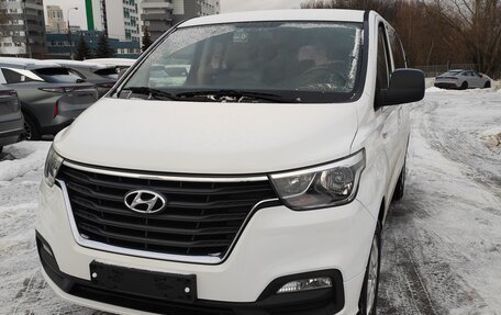 Hyundai Grand Starex Grand Starex I рестайлинг 2, 2018 год, 4 299 000 рублей, 2 фотография