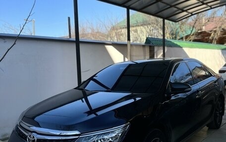 Toyota Camry, 2017 год, 2 470 000 рублей, 2 фотография