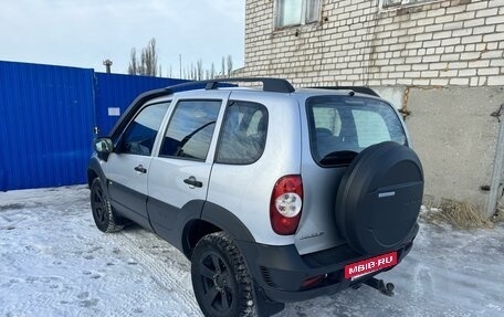 Chevrolet Niva I рестайлинг, 2018 год, 895 000 рублей, 6 фотография