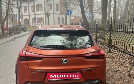 Lexus UX I, 2018 год, 3 190 000 рублей, 2 фотография