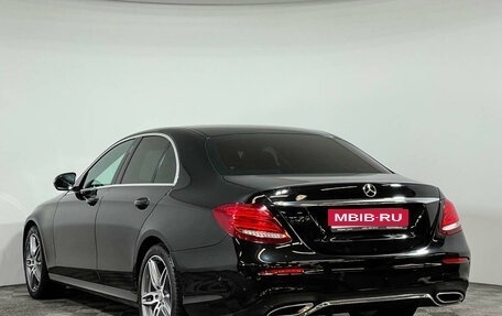 Mercedes-Benz E-Класс, 2017 год, 3 990 000 рублей, 7 фотография