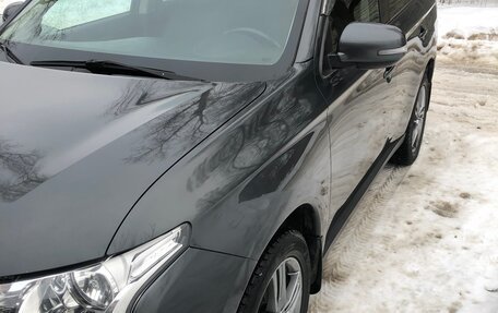 Mitsubishi Outlander III рестайлинг 3, 2013 год, 1 610 000 рублей, 3 фотография