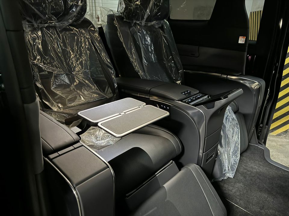 Lexus LM I, 2024 год, 26 000 000 рублей, 6 фотография
