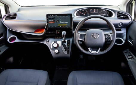 Toyota Sienta II, 2015 год, 1 660 000 рублей, 6 фотография